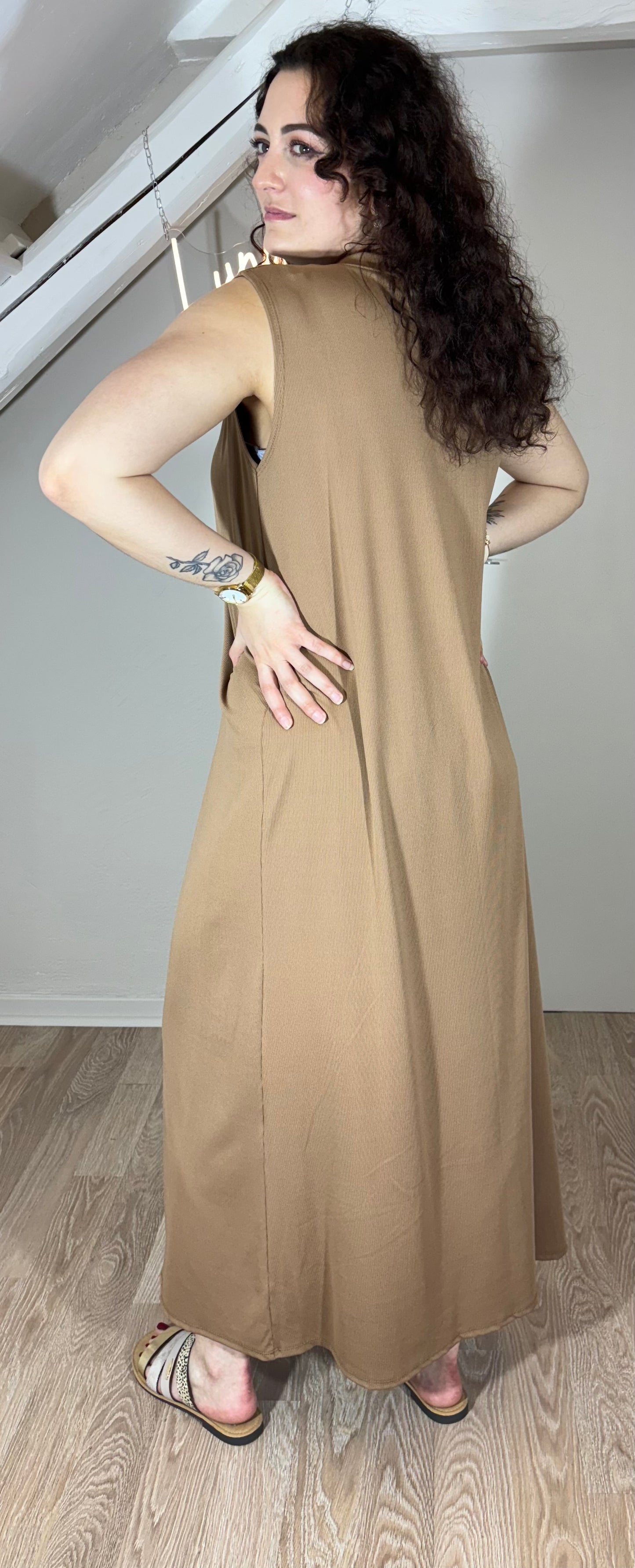 Robe longue sans manches marron