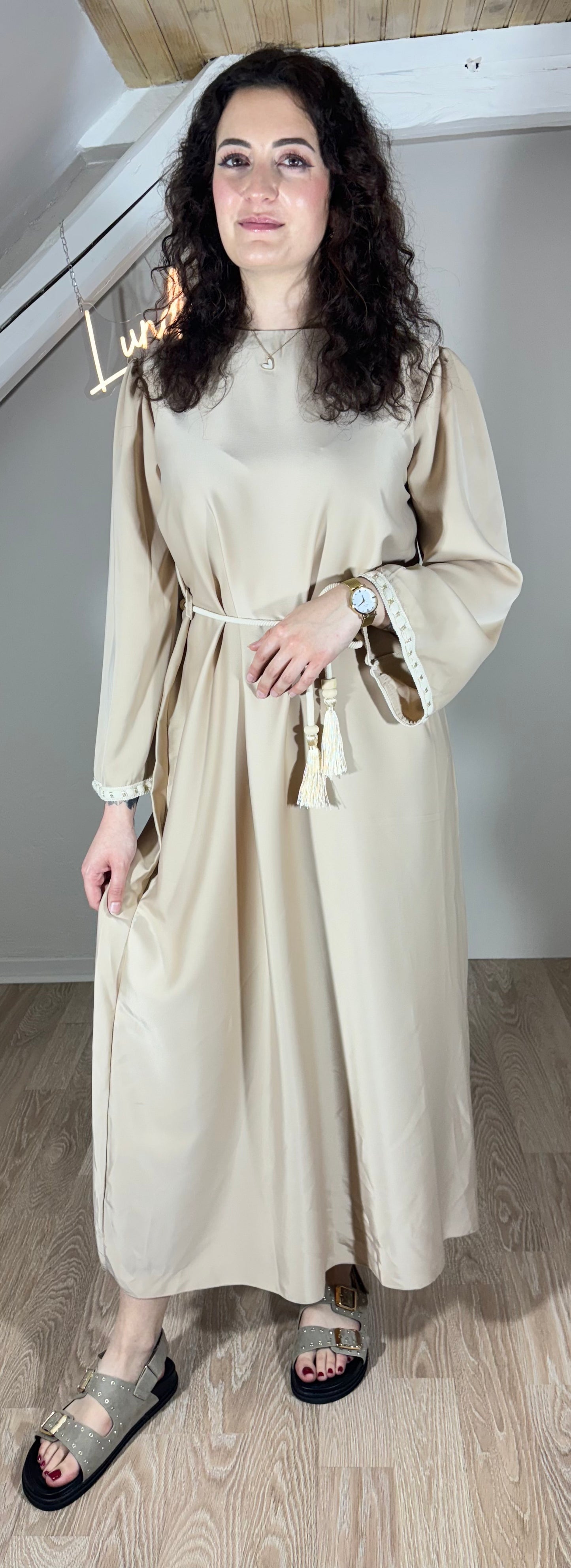 Abaya satinée avec ceinture vieux rose ou beige