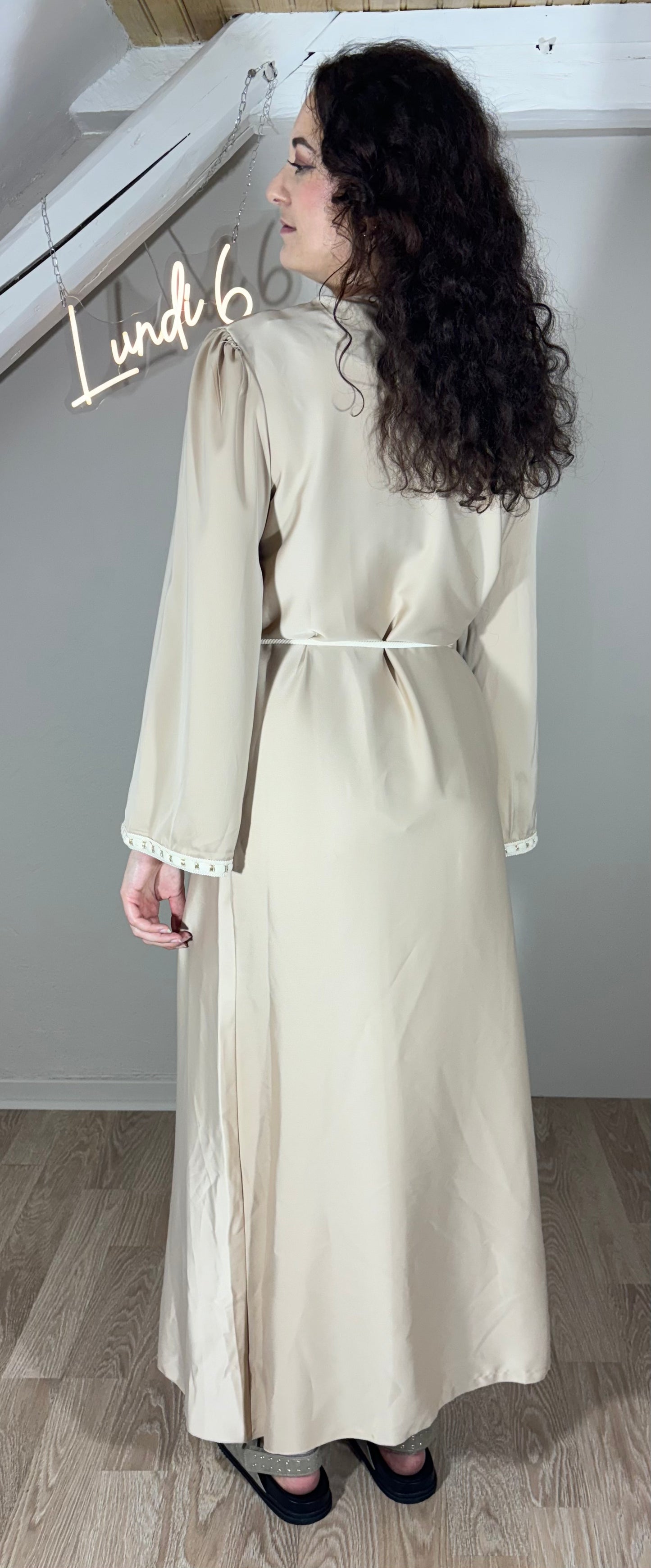 Abaya satinée avec ceinture vieux rose ou beige