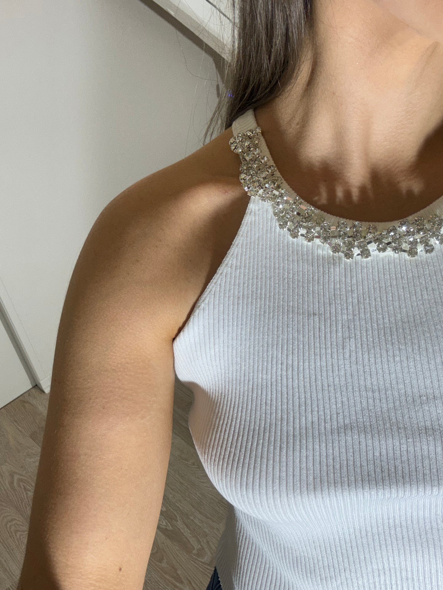 Top collier intégré strass, blanc ou bleu