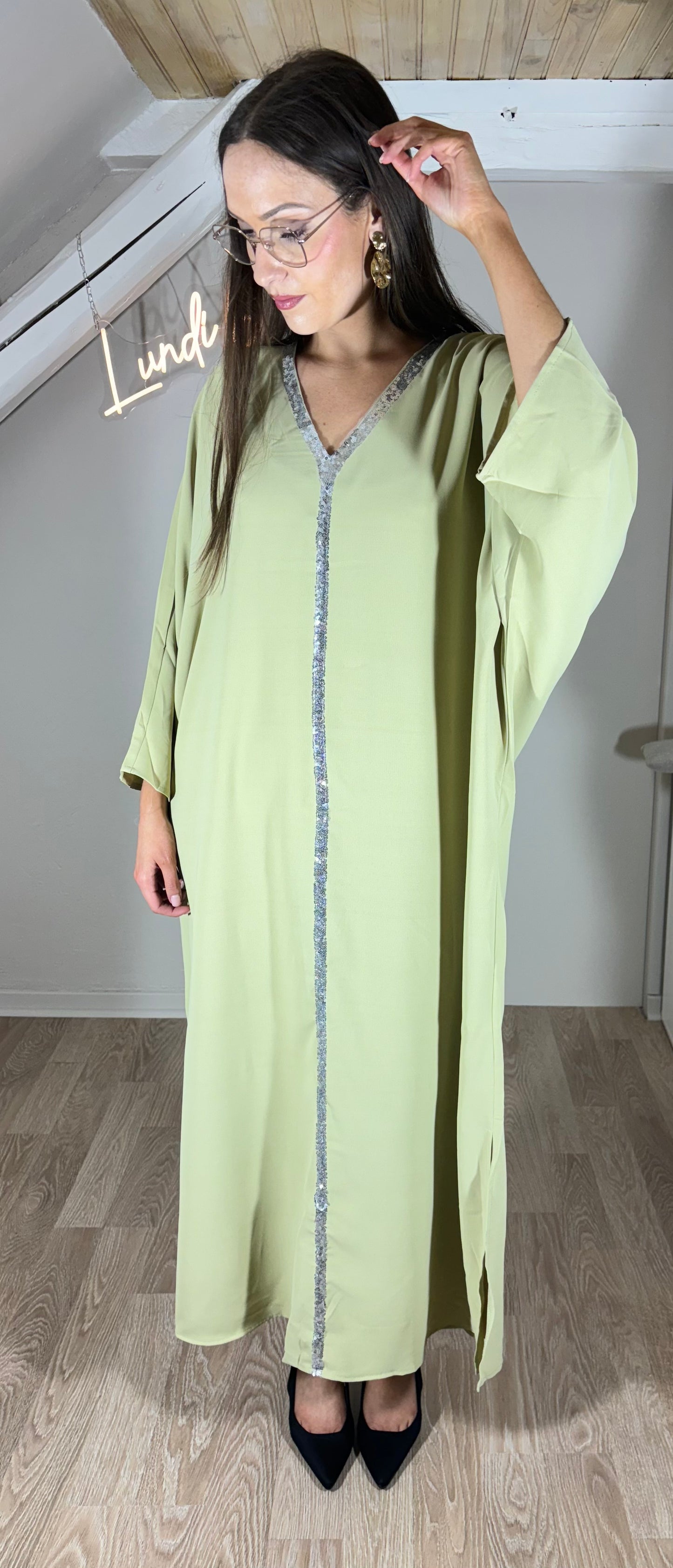 Abaya liseré argent, noire ou vert olive clair