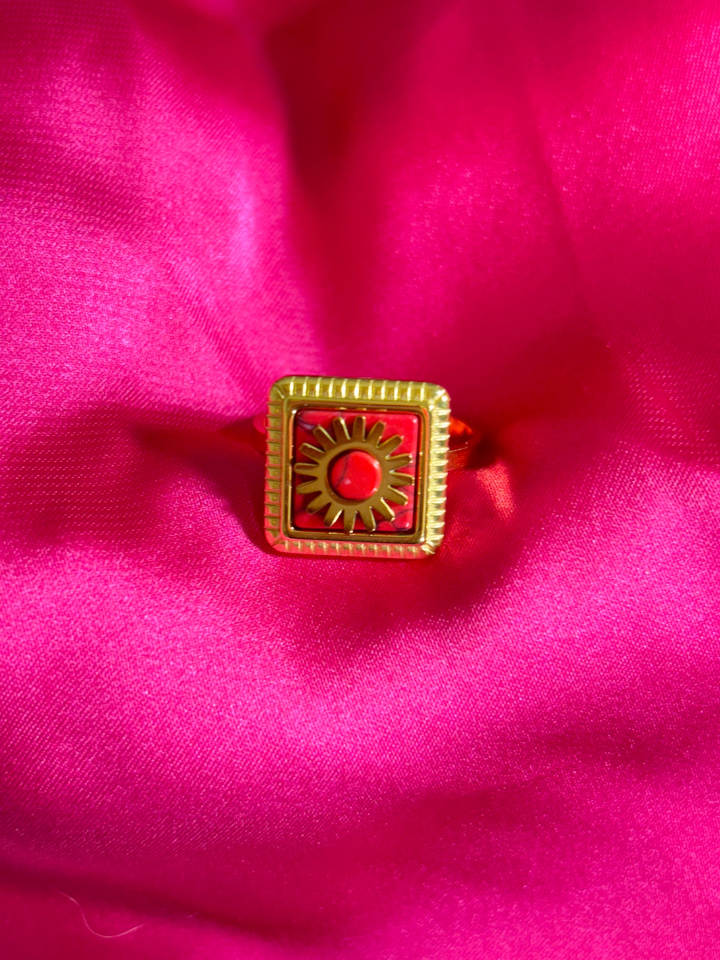 Bague carré rouge