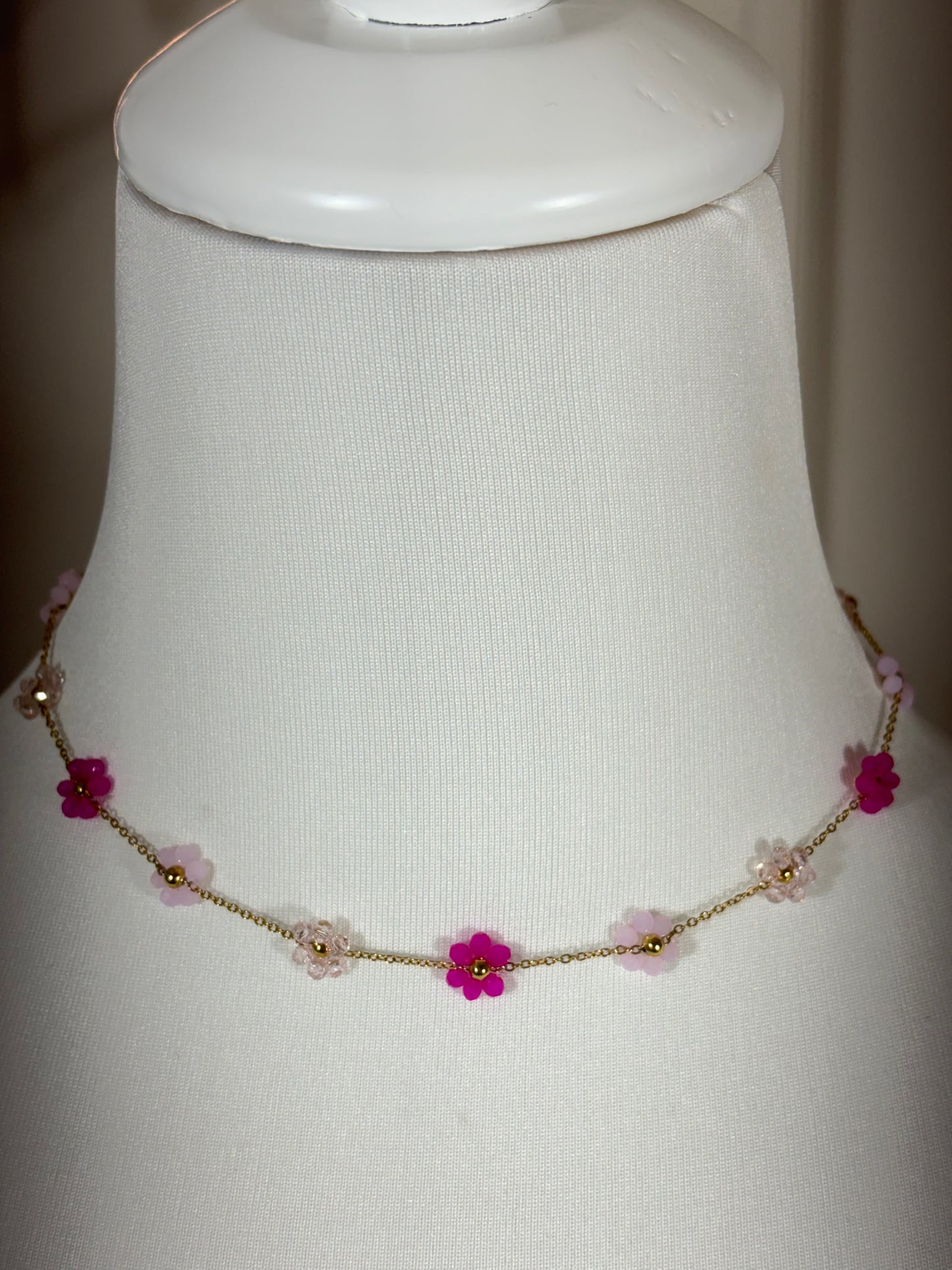 Collier fleurs roses